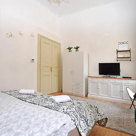 Lovely Little Cosy Apt In Prague Exterior photo